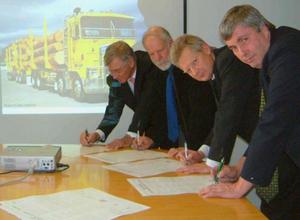 Log Truck Safety Accord signing
