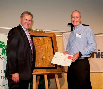 Minister Carter and Peter Weir NZIF Forester of the Year